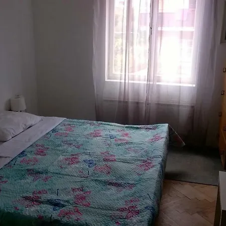 度假居 Ljilja 斯拉汀